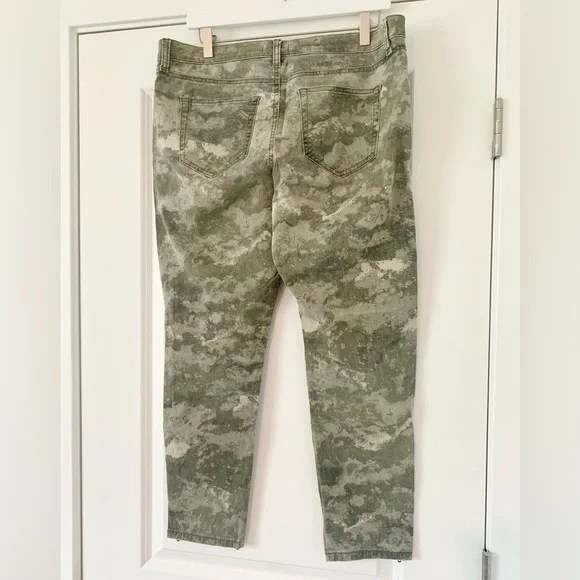MOVING SALE | Urban Outfitters BDG Women’s Moto-Style Camo Pants, Size 32 - Picture 7 of 9